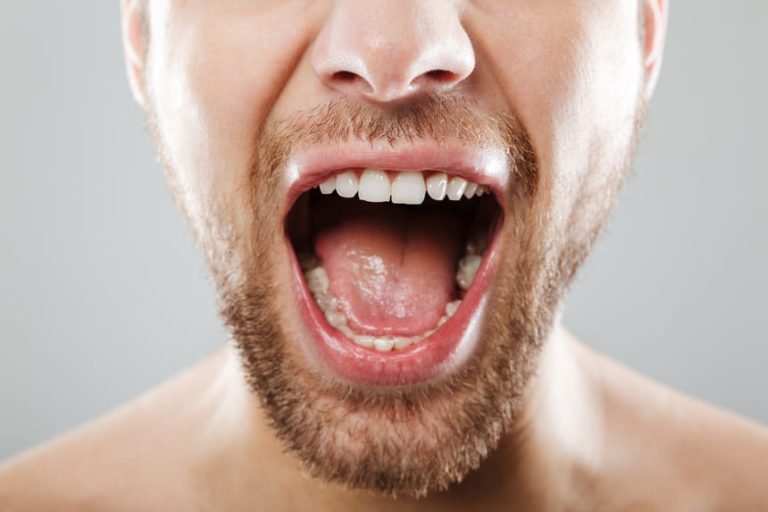 ¿Por qué mi boca sabe a metal?